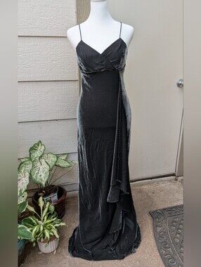 Elegant Black Spaghetti-Strap Evening Dress